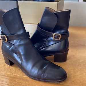 Women’s Salvatore Ferragamo chocolate brown leather ankle boots. Sz 7 Pre-owned